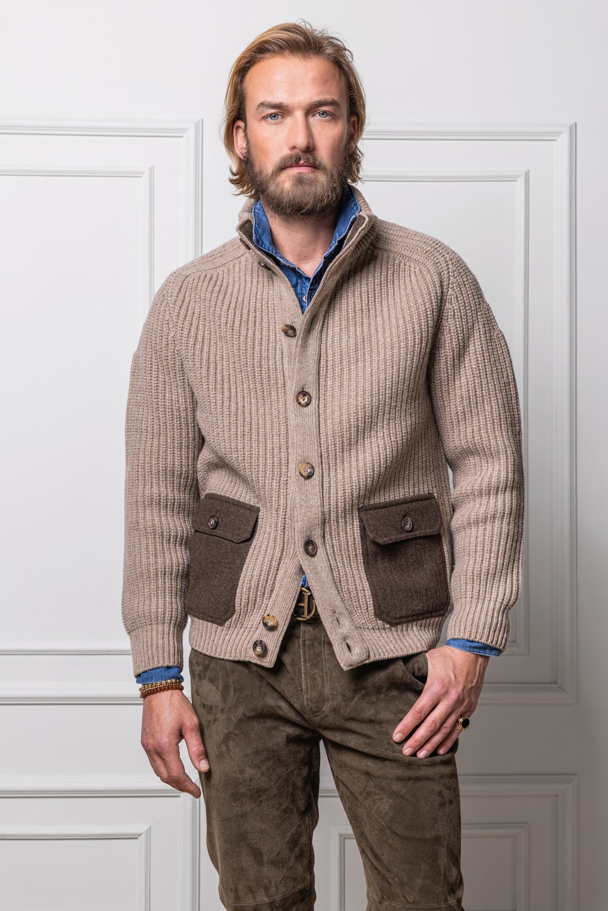 Frontansicht Herren-Strickjacke Aurelio aus Merinowolle in Beige