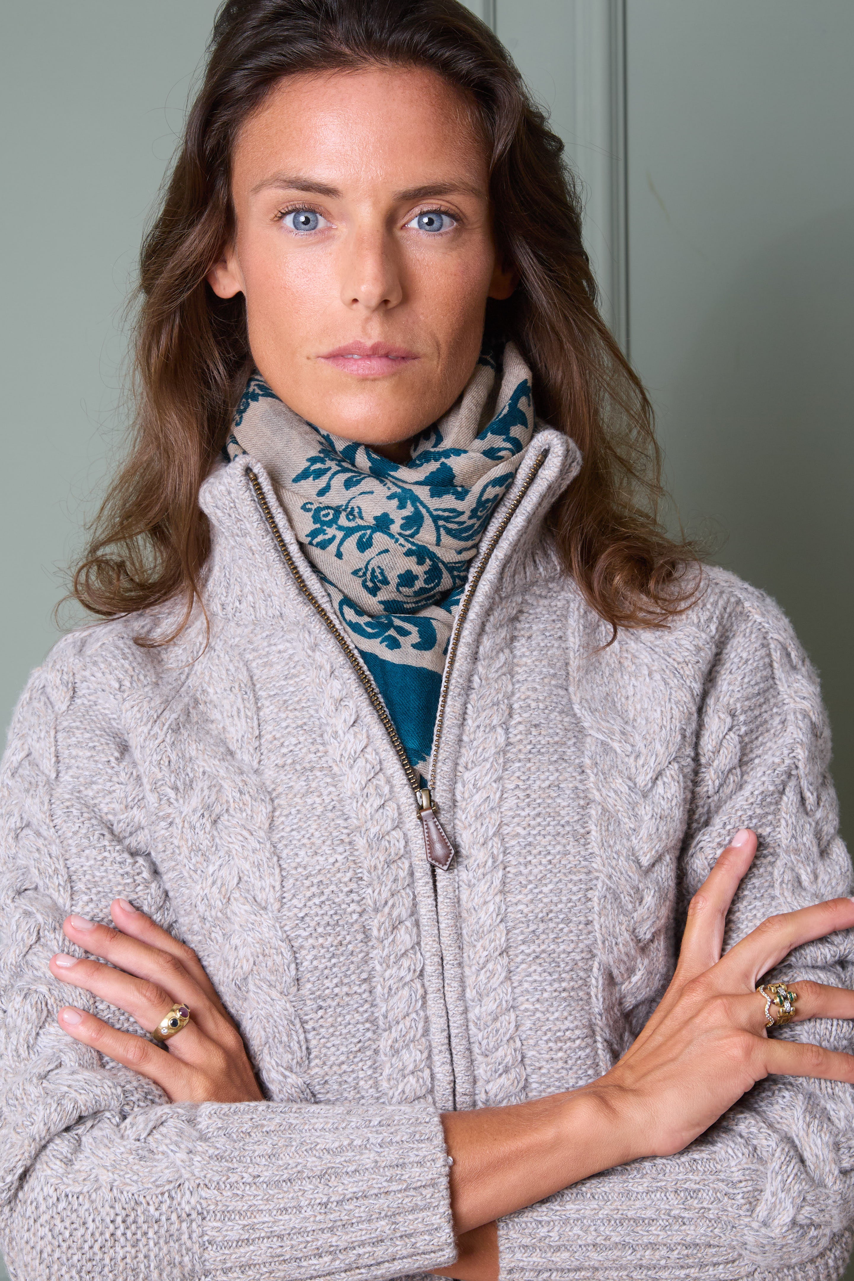Wool scarf with arabesque print  